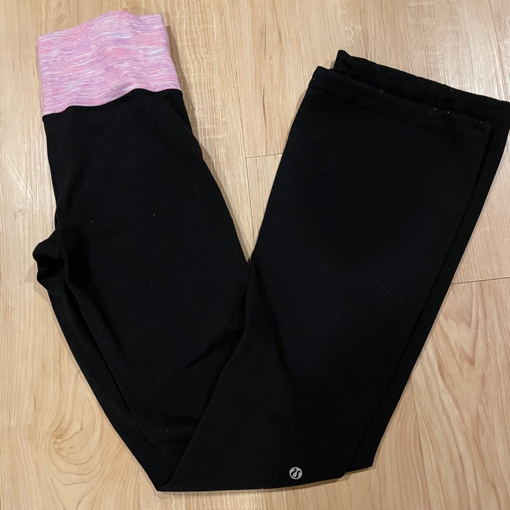 Black and pink Lululemon leggings